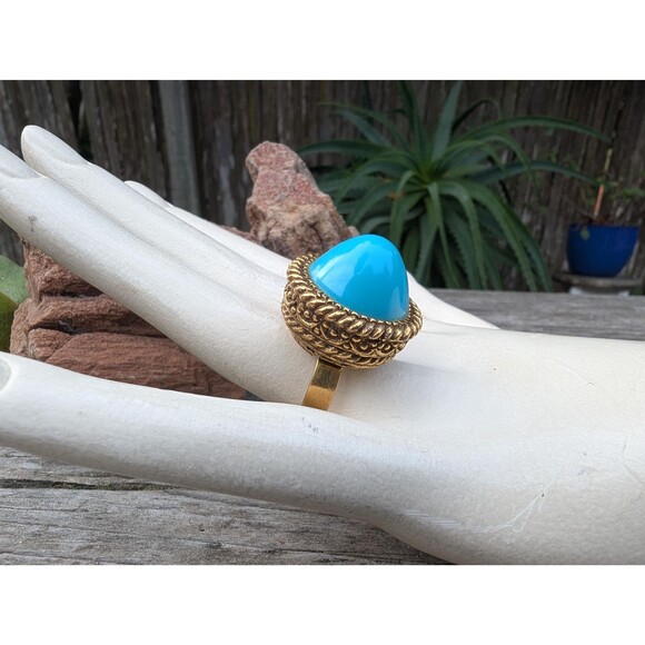 Vintage Turquoise Blue Dome Ring: Adjustable Ring size 6 thru 7 - Picture 9 of 10